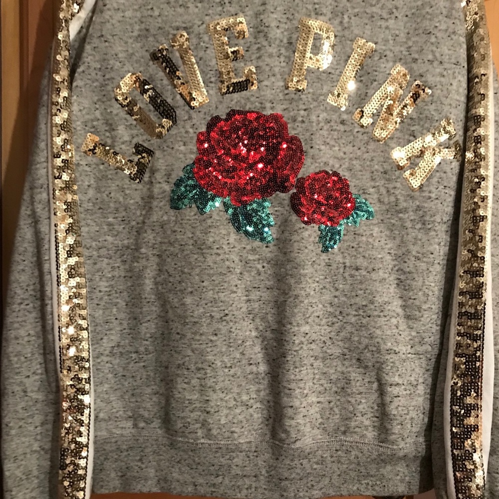 ♥️GORGEOUS Victoria’s Secret sweatshirt! SZ. SMALL